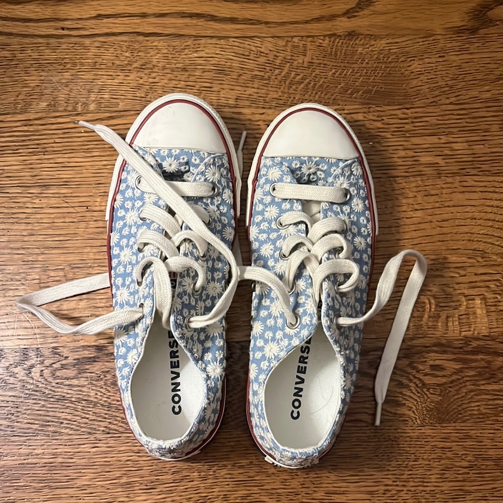 Blue converse with white flowers!